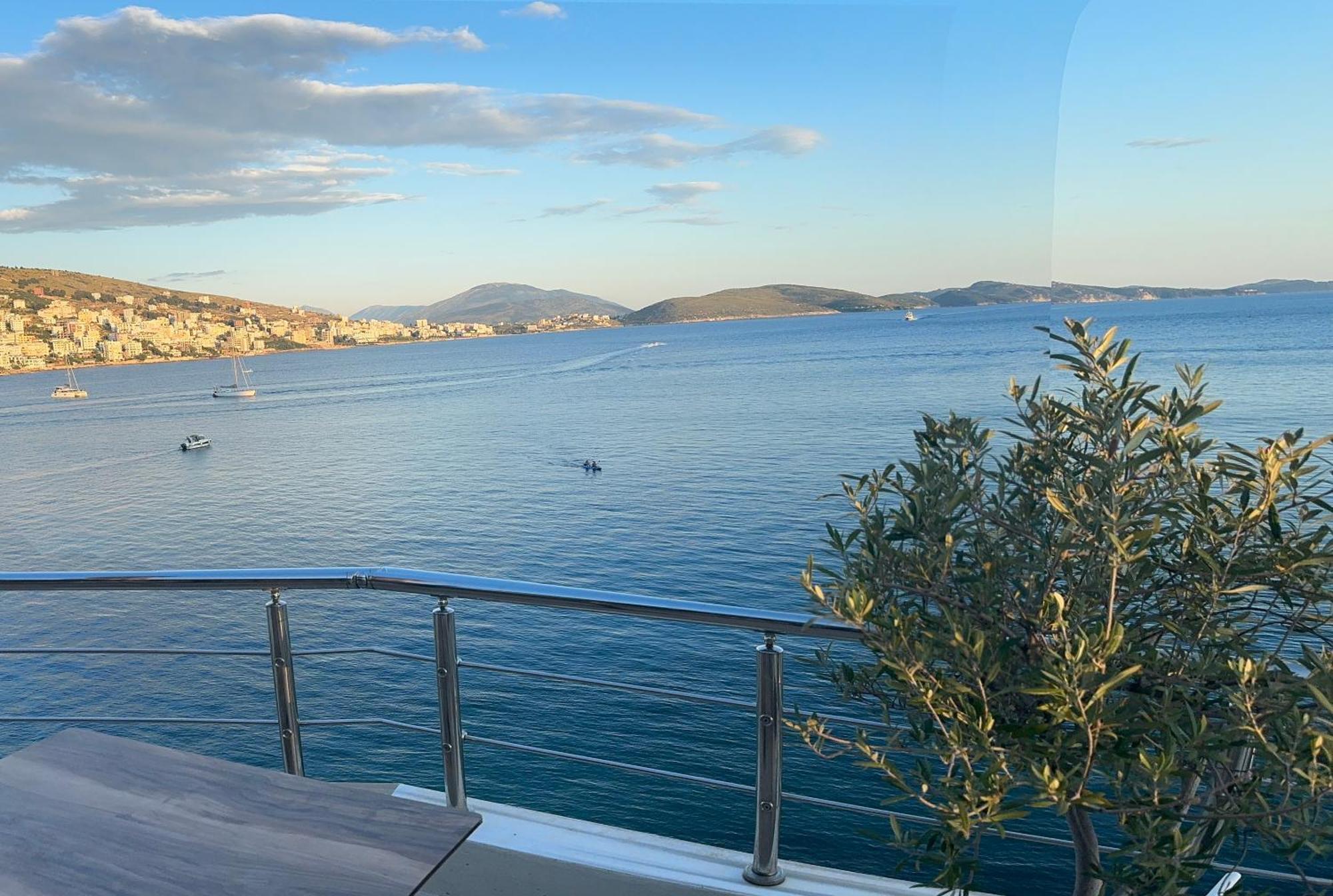 Hotel Royal Saranda Esterno foto