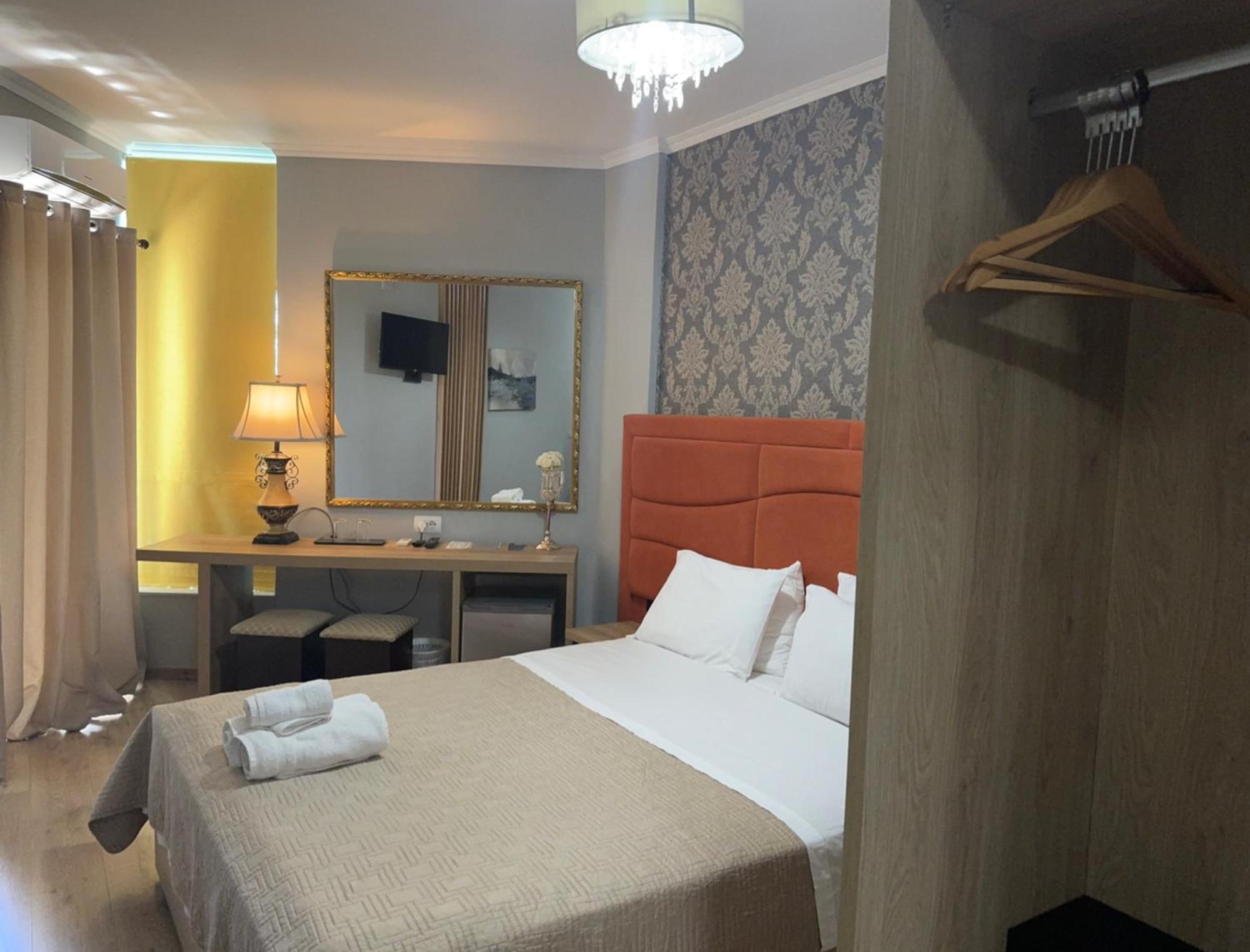 Hotel Royal Saranda Esterno foto